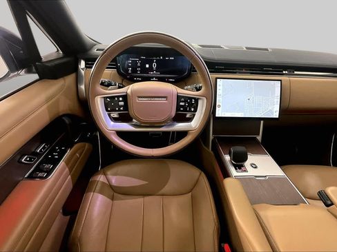 Used 2025 Land Rover Range Rover SE AWD/4WD image 6