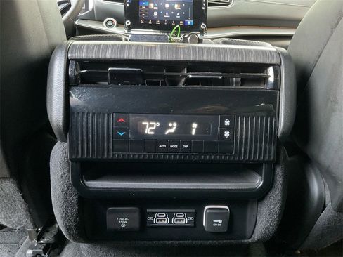 Used 2024 Jeep Wagoneer Series II w/ Flexible Seating Group image 23