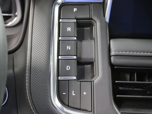 Used 2023 Chevrolet Suburban Premier image 54