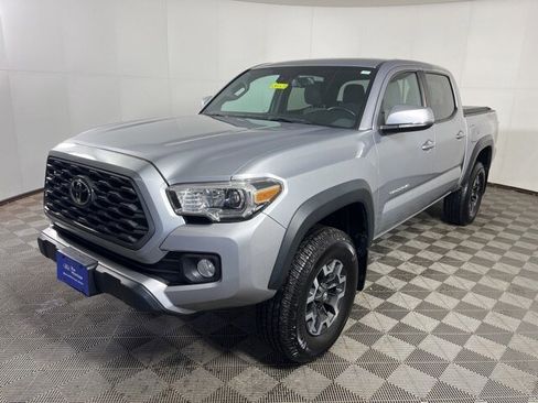 Used 2020 Toyota Tacoma TRD Off-Road image 3