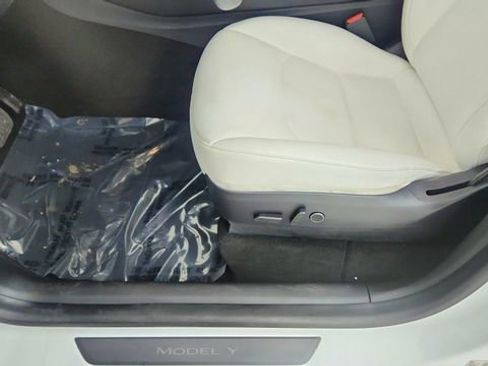 Used 2021 Tesla Model Y Long Range image 33