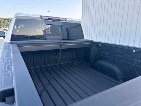 Used 2023 Chevrolet Silverado 1500 High Country w/ Technology Package AWD/4WD image 11