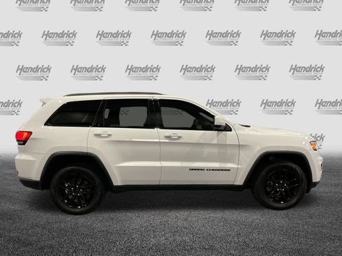 Used 2018 Jeep Grand Cherokee Laredo image 11