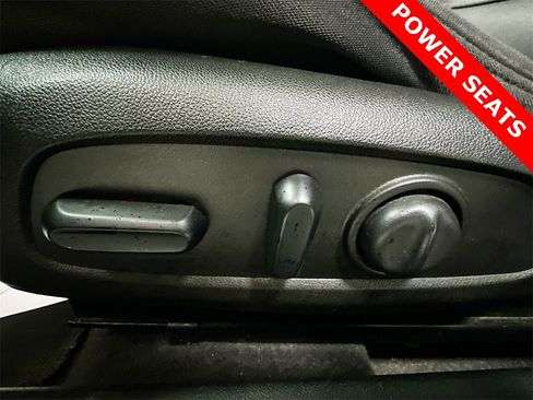 Used 2018 Chevrolet Malibu LT image 30