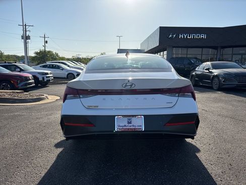 New 2026 Hyundai Elantra Limited FWD image 6
