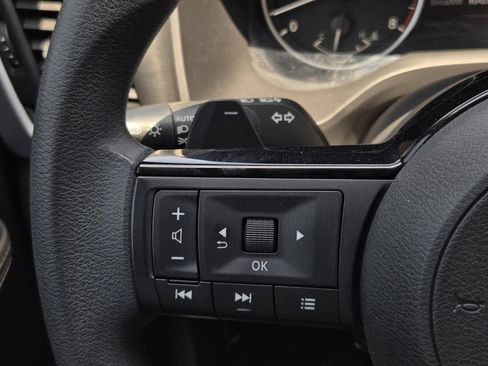 Certified 2023 Nissan Rogue SV FWD image 24