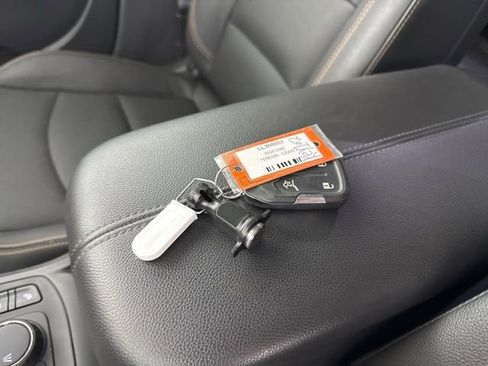 Used 2020 GMC Terrain SLT w/ Preferred Package image 28