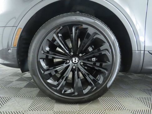 Used 2023 Bentley Bentayga Extended Wheelbase image 31