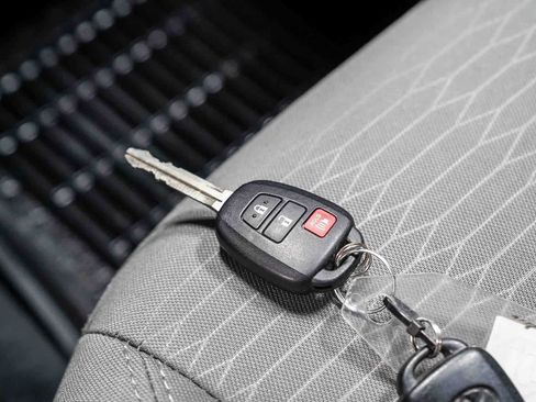 Certified 2019 Toyota Tacoma SR5 RWD image 29