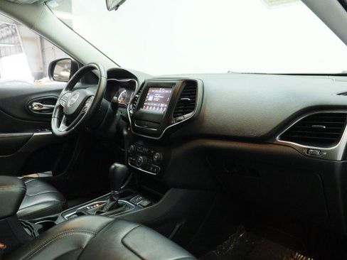 Used 2019 Jeep Cherokee Latitude Plus FWD image 21