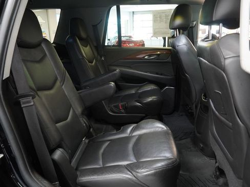 Used 2019 Cadillac Escalade Luxury AWD/4WD image 18