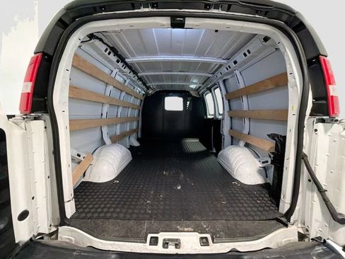 Used 2022 Chevrolet Express 2500 w/ Driver Convenience Package image 18