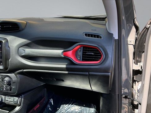 Certified 2022 Jeep Renegade Trailhawk w/ Sun/Sound Group AWD/4WD image 17