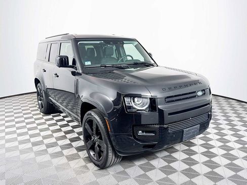 Used 2025 Land Rover Defender 130 X-Dynamic SE image 3