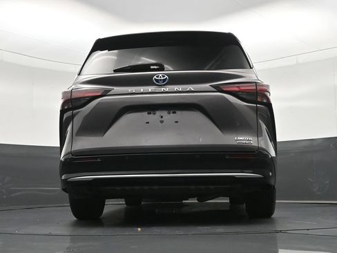 Used 2021 Toyota Sienna Limited FWD image 28