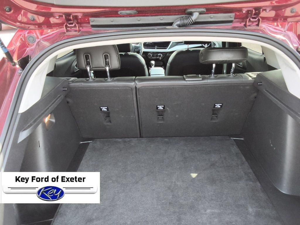 Used 2025 Chevrolet Trax LT FWD image 13