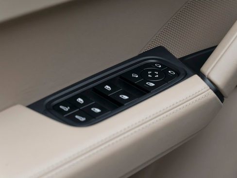 Used 2024 Porsche Cayenne Coupe image 18