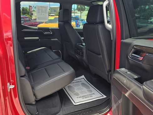 Used 2024 Chevrolet Silverado 1500 LT Trail Boss w/ LT Trail Boss Premium Package AWD/4WD image 7