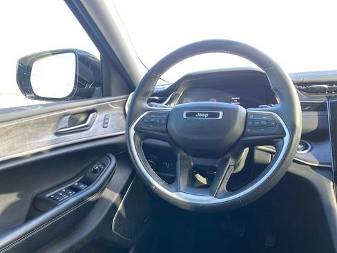 Used 2022 Jeep Grand Cherokee L Limited w/ Black Appearance Package image 31