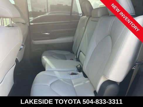 Used 2025 Toyota Grand Highlander AWD Hybrid image 10