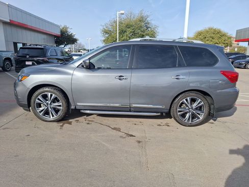 Used 2020 Nissan Pathfinder Platinum image 3