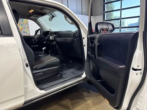 Used 2019 Toyota 4Runner TRD Off-Road AWD/4WD image 92