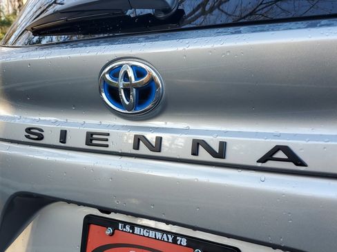 Used 2024 Toyota Sienna XLE image 8