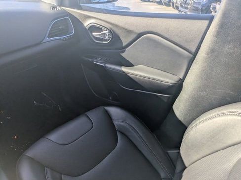 Used 2023 Jeep Cherokee Altitude Lux image 15