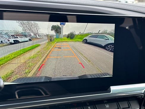 Used 2025 Chevrolet Silverado 2500 LT w/ Convenience Package image 22