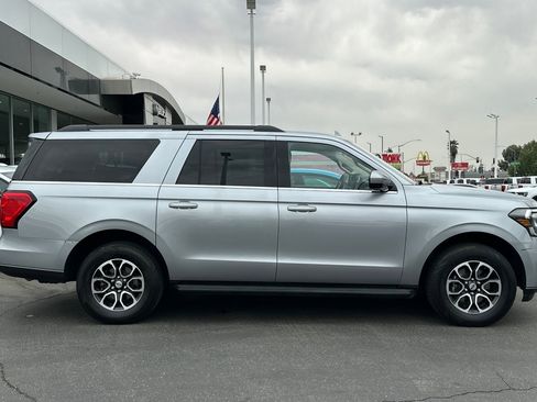 Used 2024 Ford Expedition Max XLT image 3