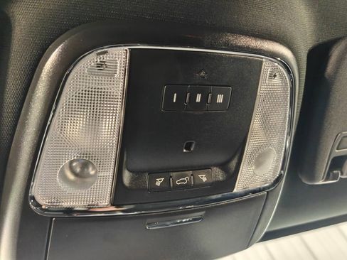 Used 2019 Jeep Grand Cherokee Altitude image 10