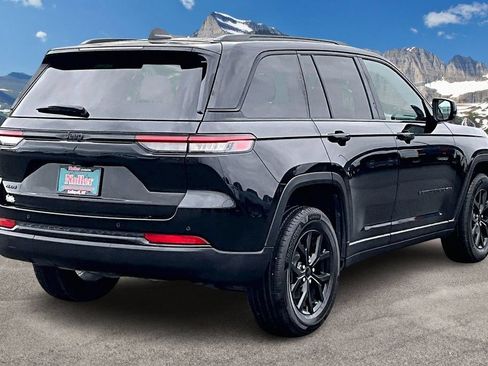 Used 2024 Jeep Grand Cherokee Altitude AWD/4WD image 2