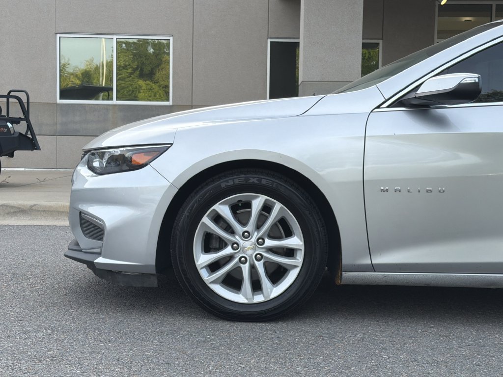 Used 2018 Chevrolet Malibu LT FWD image 9