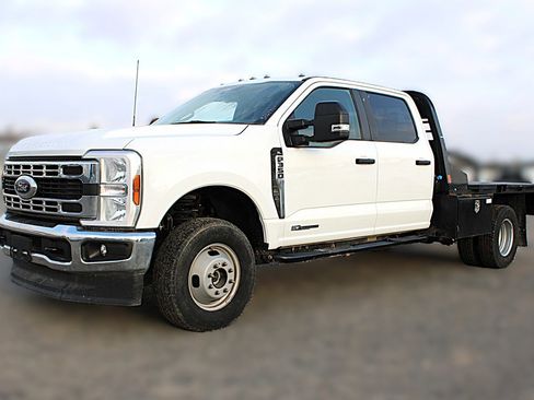 Used 2024 Ford F350 XL w/ XL Chrome Package image 3
