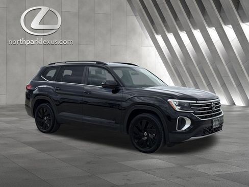 Used 2025 Volkswagen Atlas SE w/ Panoramic Sunroof Package image 5