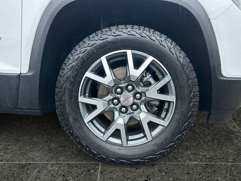 Used 2023 GMC Acadia SLT image 9