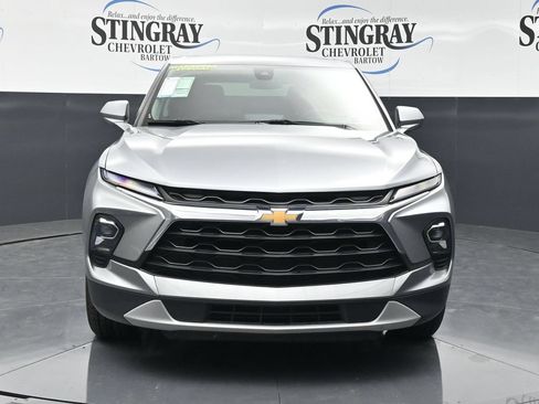 Used 2025 Chevrolet Blazer LT FWD image 2