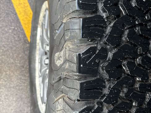 Used 2011 Ford F150 Raptor w/ SVT Exterior Graphics Pkg image 11