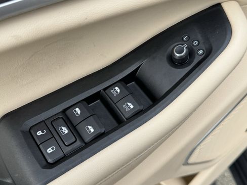 Used 2022 Jeep Grand Cherokee Limited image 24