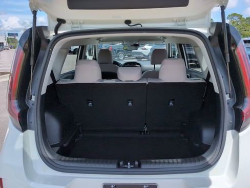 Used 2025 Kia Soul LX w/ LX Technology Package FWD image 6
