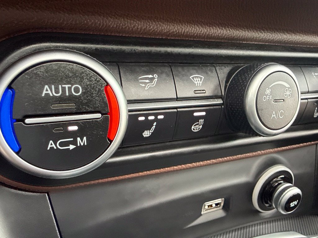 Used 2019 Alfa Romeo Stelvio Sport w/ Quick Order Package 22J Sport AWD/4WD image 19