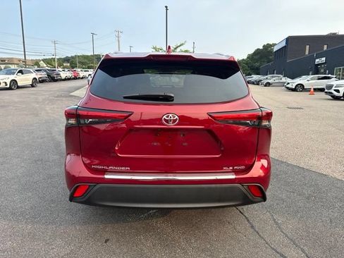 Used 2023 Toyota Highlander XLE AWD/4WD image 8