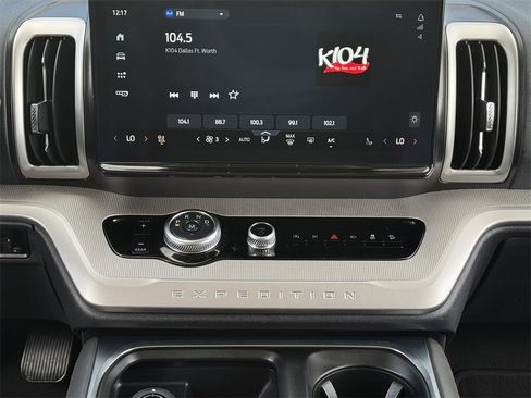 Used 2025 Ford Expedition Active image 15