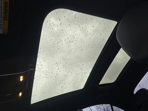 Used 2023 Mercedes-Benz C 300 4MATIC Sedan image 3