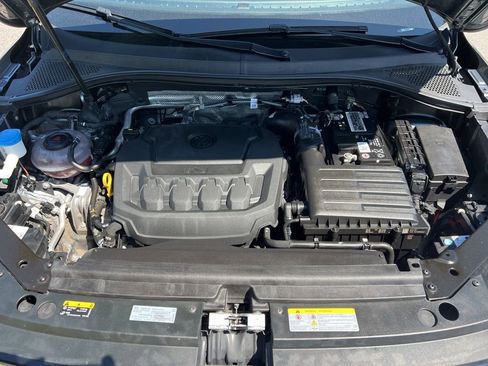 Used 2022 Volkswagen Tiguan SE R-Line image 11