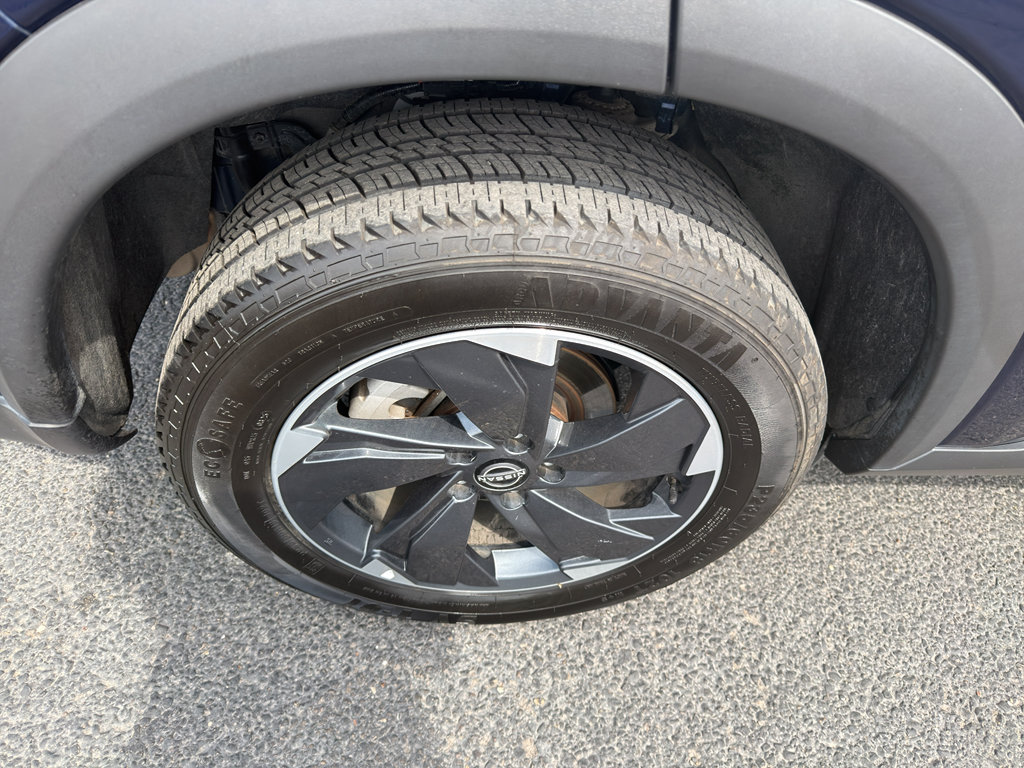 Used 2025 Nissan Rogue SV AWD/4WD image 4
