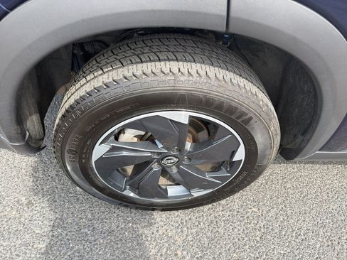 Used 2025 Nissan Rogue SV AWD/4WD image 4