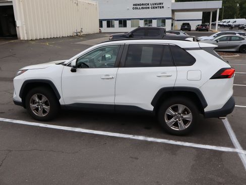 Used 2022 Toyota RAV4 XLE FWD image 7