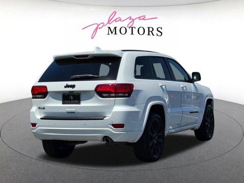 Used 2018 Jeep Grand Cherokee Altitude AWD/4WD image 5