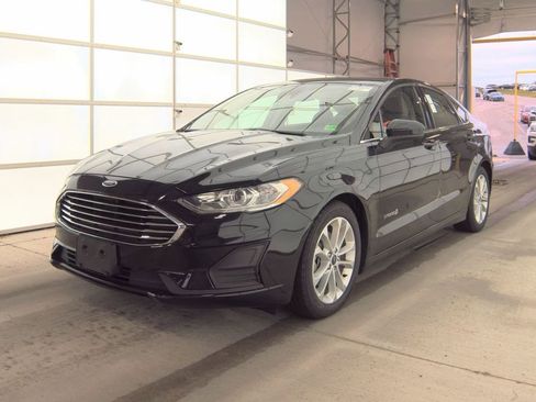Used 2019 Ford Fusion SE FWD image 1